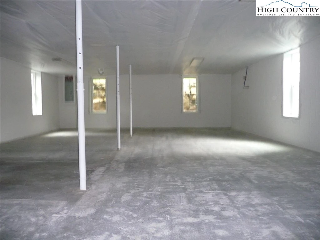 Image number 2 for the current listing