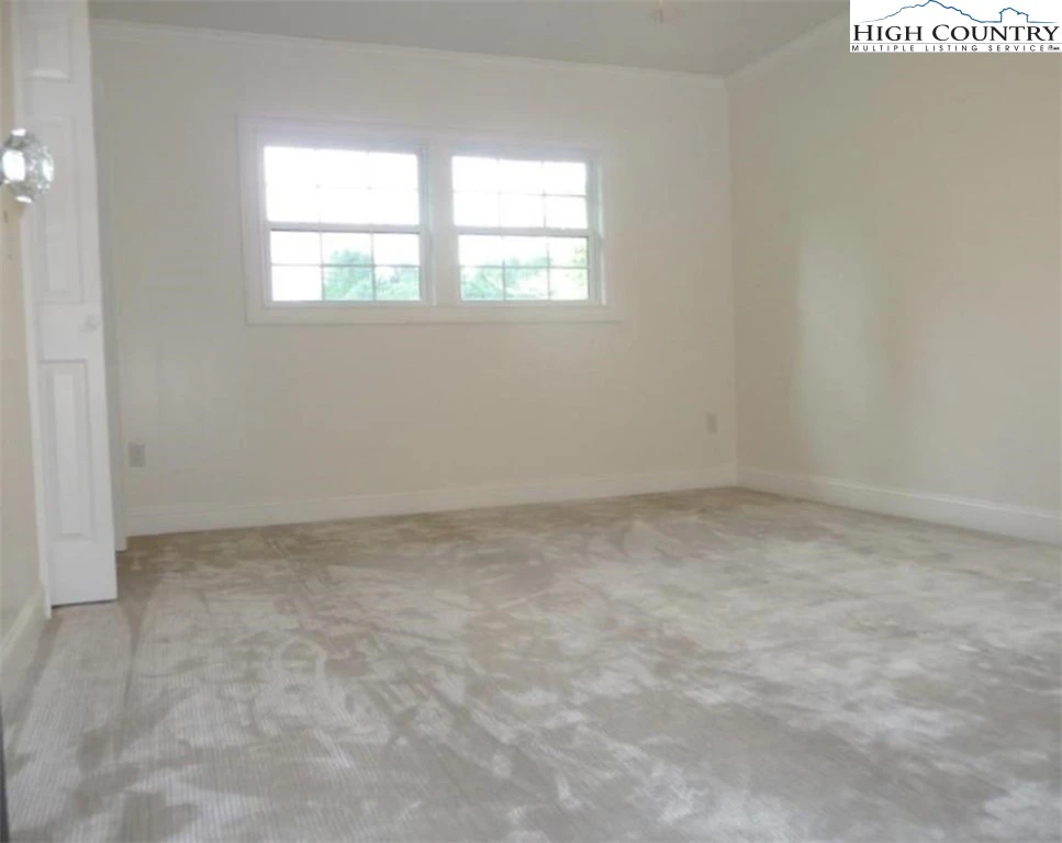 Image number 9 for the current listing