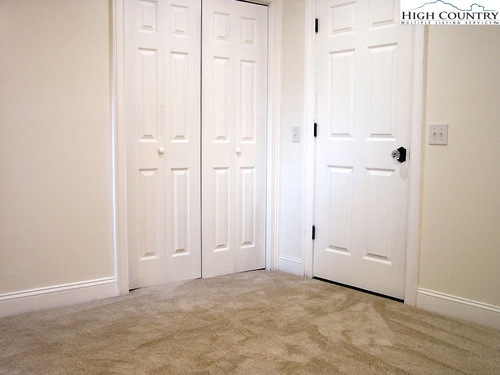 Image number 10 for the current listing