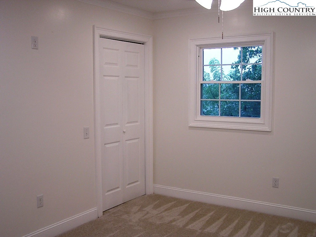 Image number 12 for the current listing
