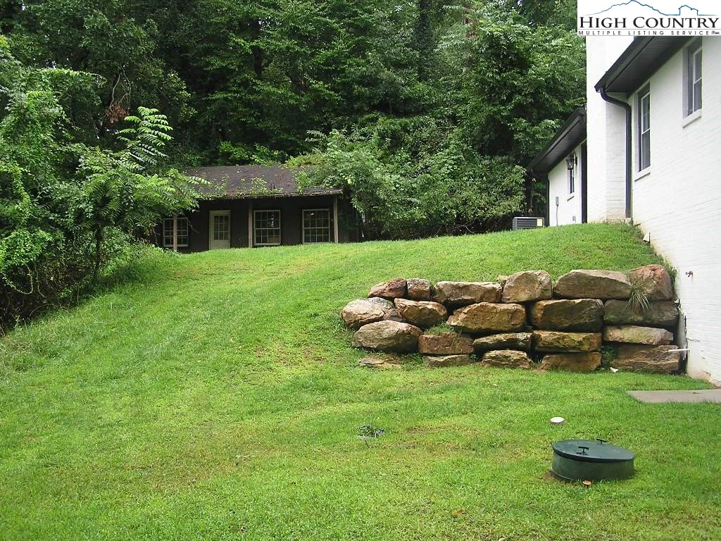 Image number 21 for the current listing