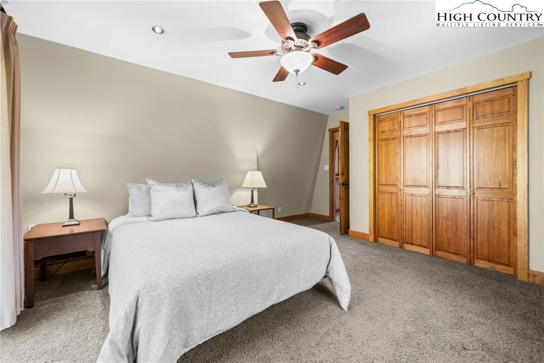 Image number 9 for the current listing