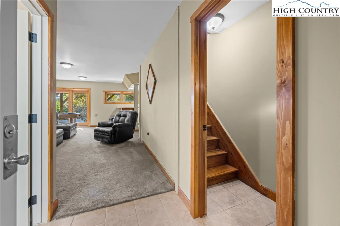 Image number 11 for the current listing