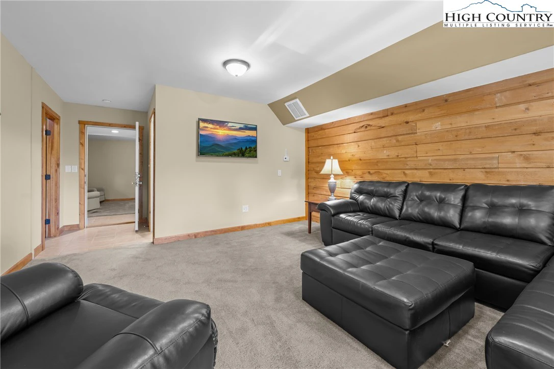 Image number 2 for the current listing