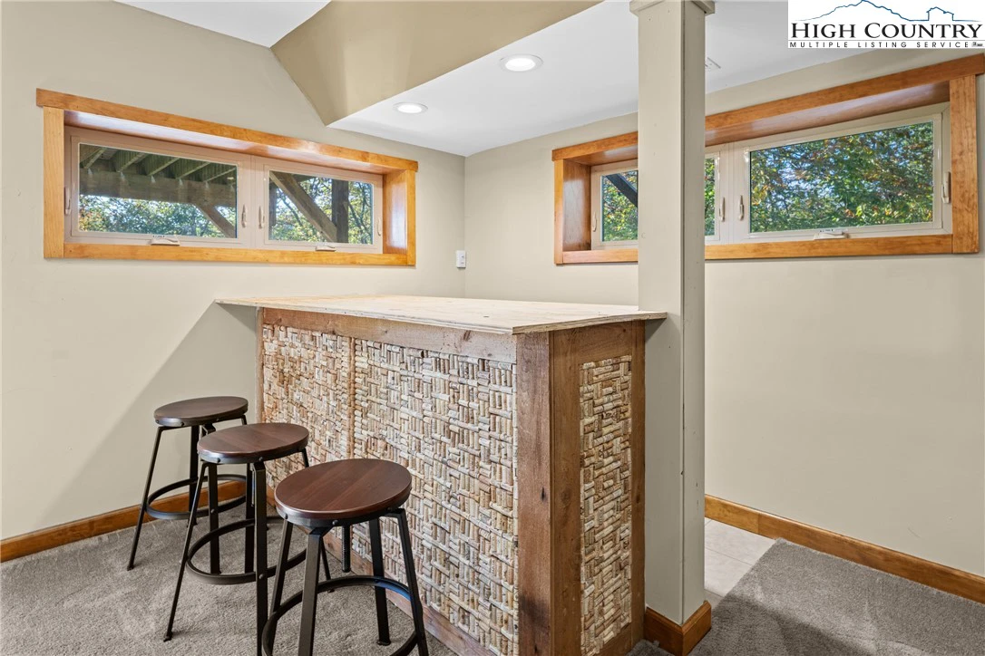 Image number 15 for the current listing