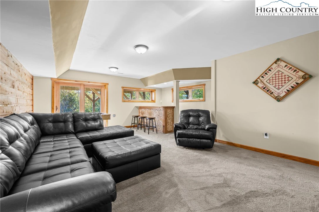 Image number 12 for the current listing