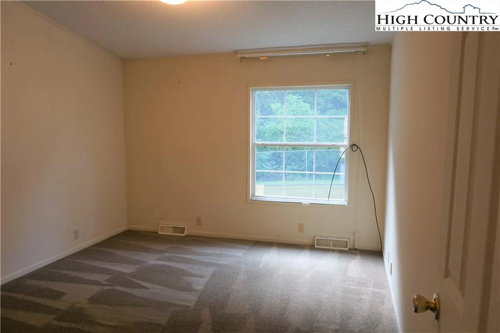 Image number 14 for the current listing