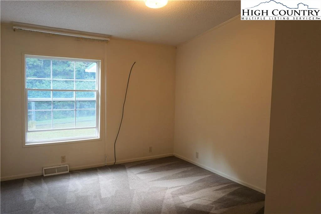 Image number 3 for the current listing