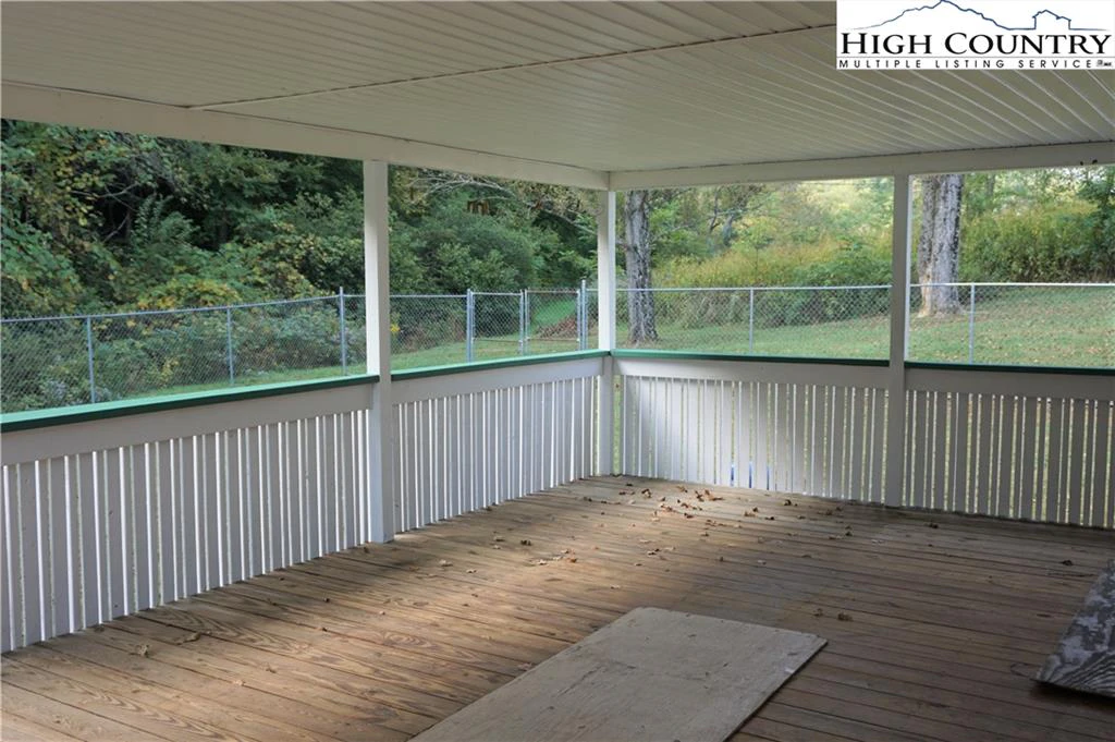 Image number 4 for the current listing