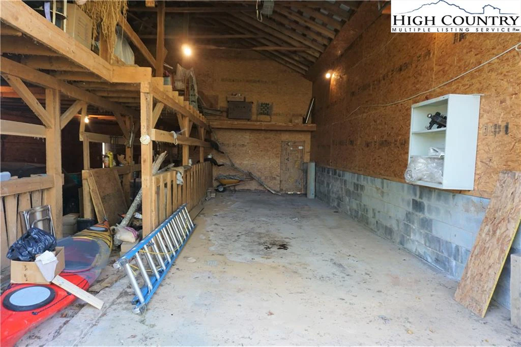 Image number 15 for the current listing