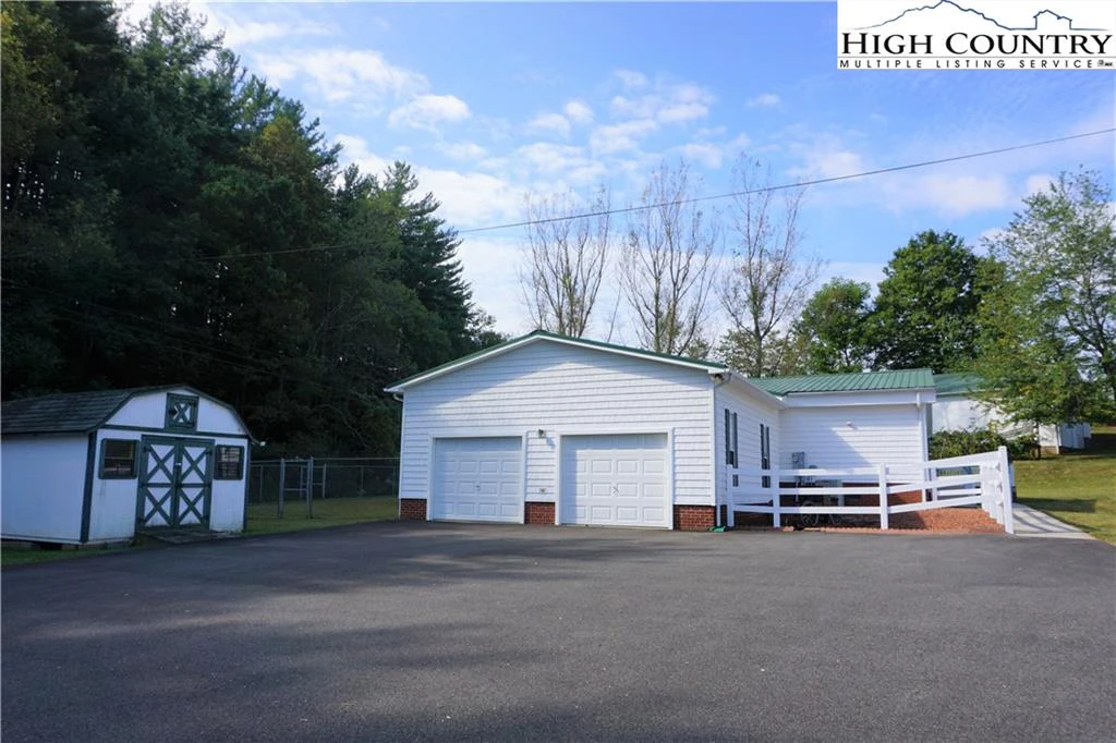 Image number 19 for the current listing