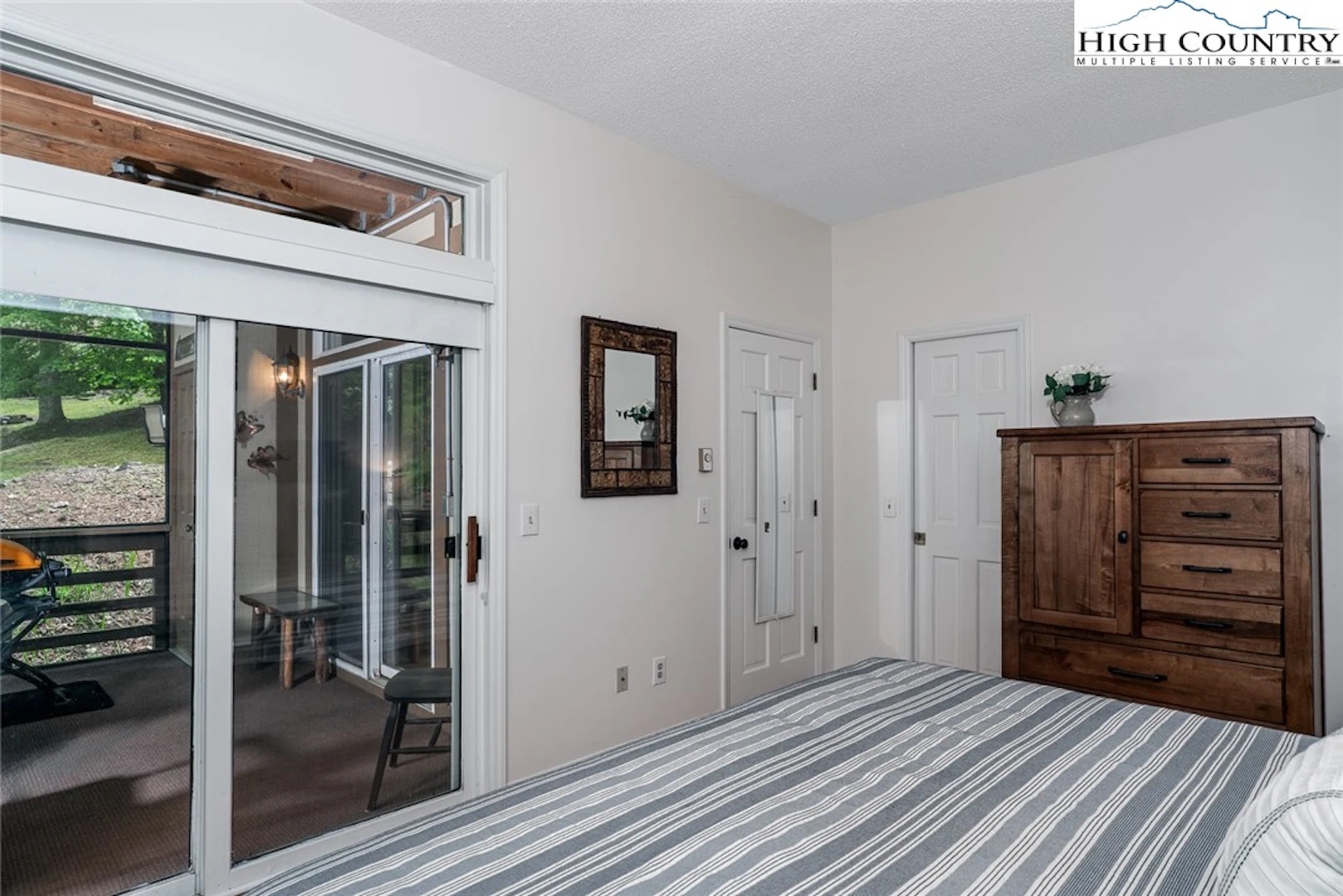 Image number 11 for the current listing