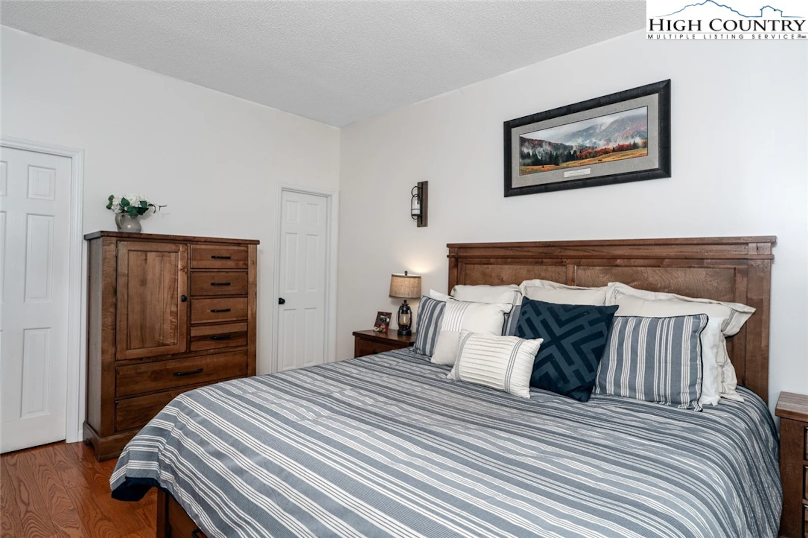 Image number 2 for the current listing