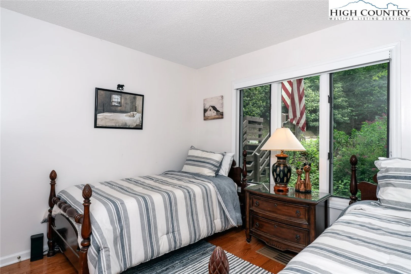 Image number 7 for the current listing