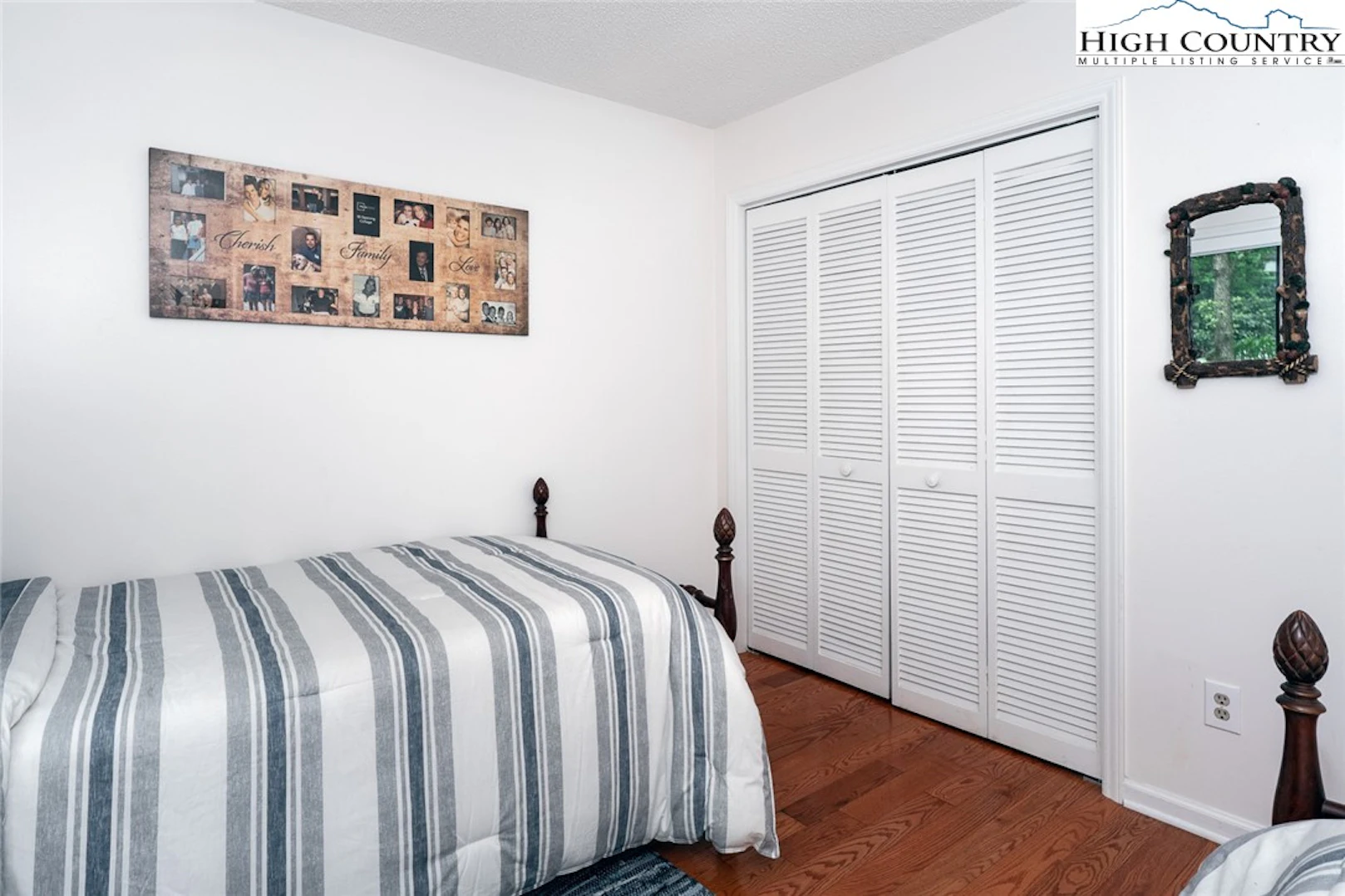 Image number 6 for the current listing