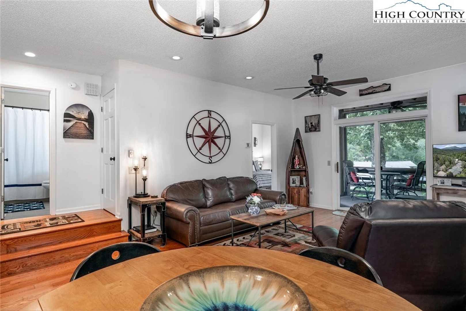 Image number 1 for the current listing