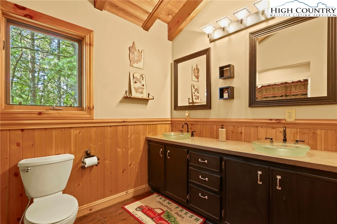 Image number 2 for the current listing