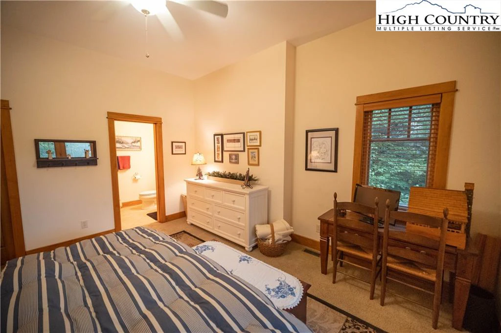 Image number 6 for the current listing