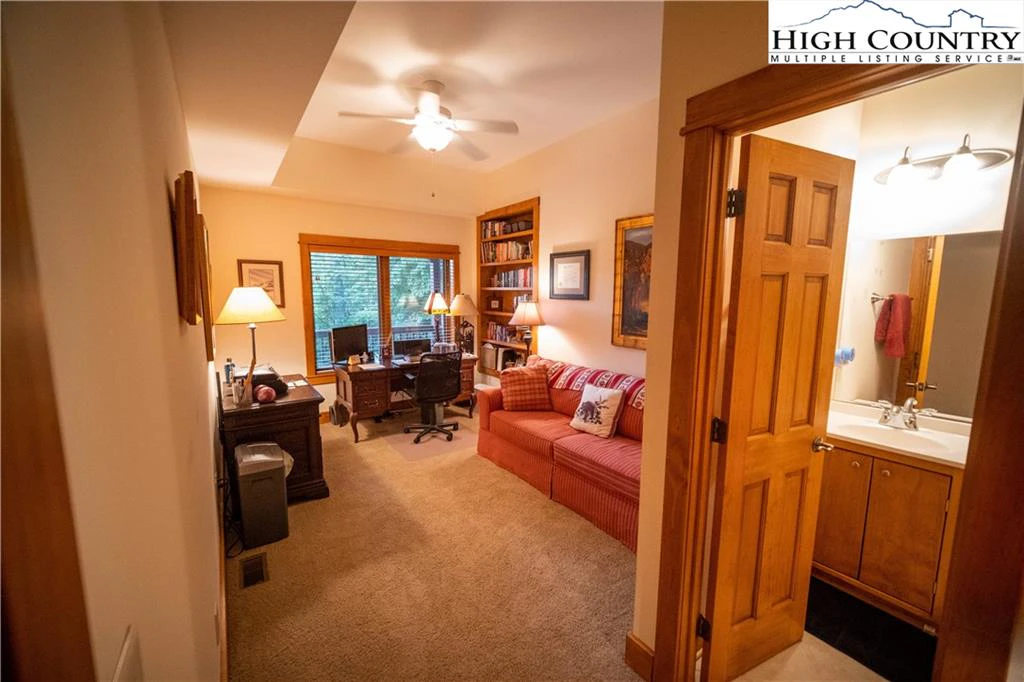 Image number 9 for the current listing
