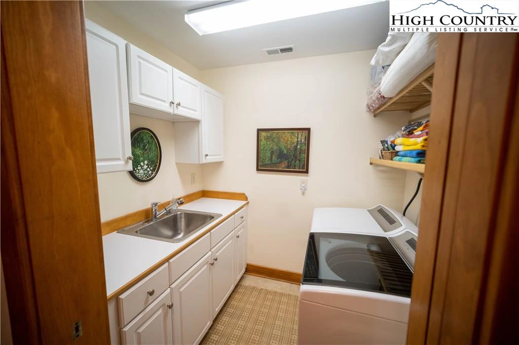 Image number 11 for the current listing