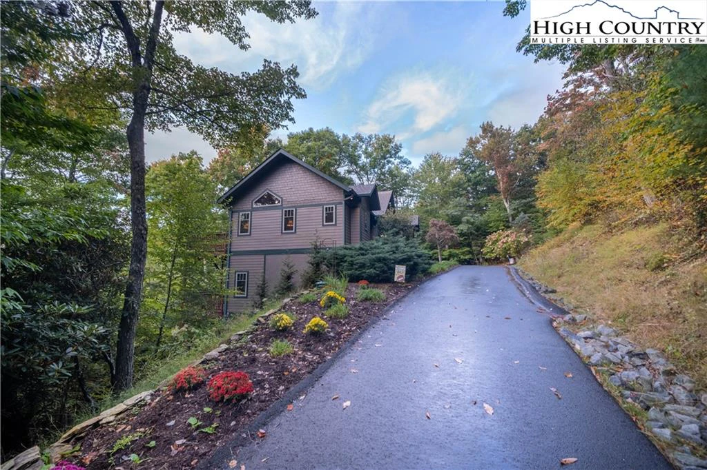 Image number 14 for the current listing