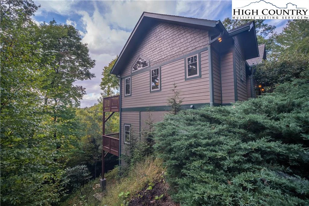 Image number 15 for the current listing