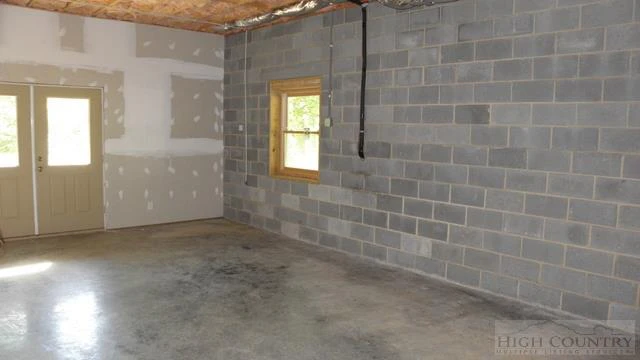 Image number 11 for the current listing