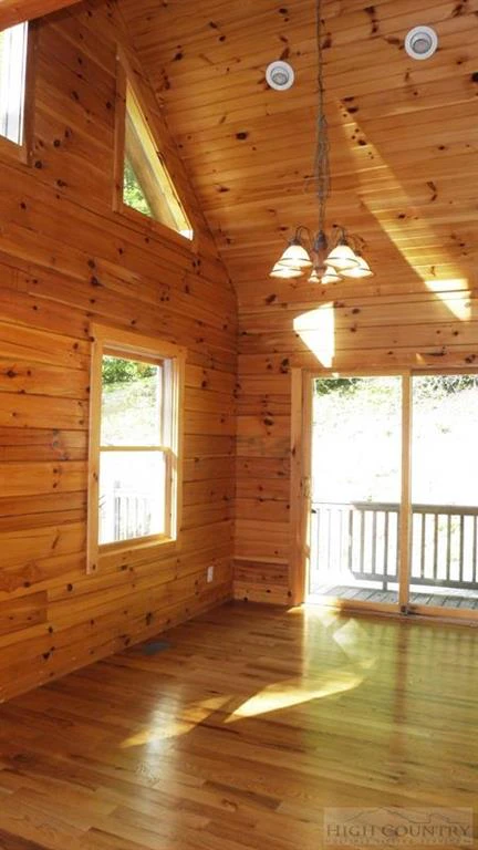 Image number 7 for the current listing