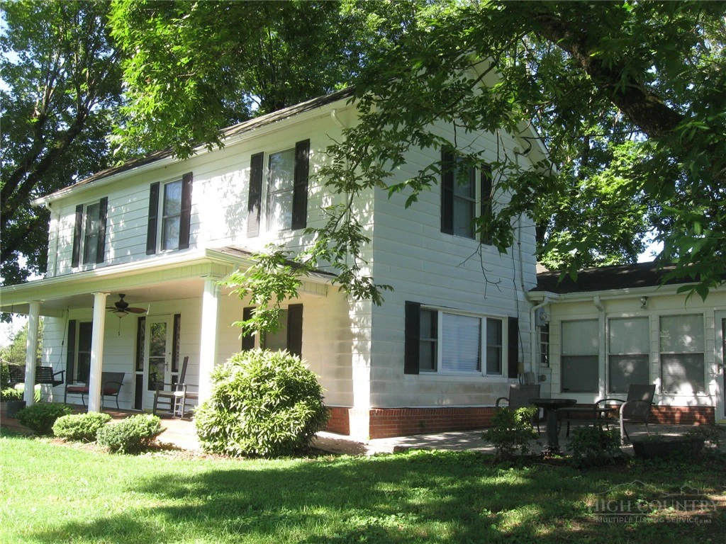Image number 1 for the current listing