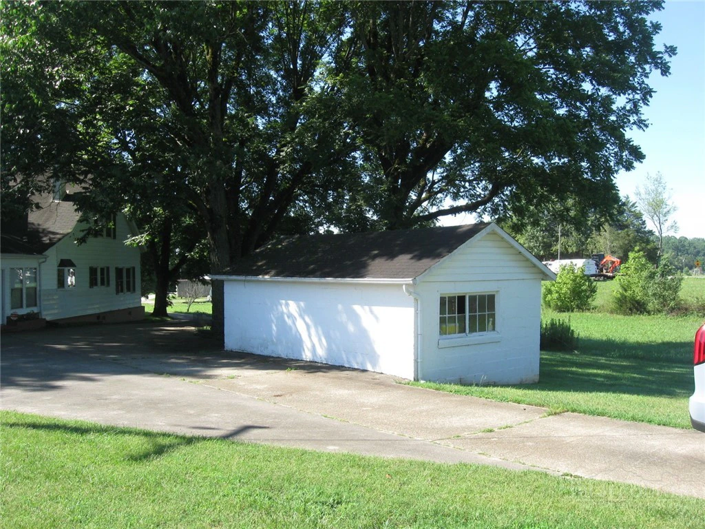 Image number 3 for the current listing