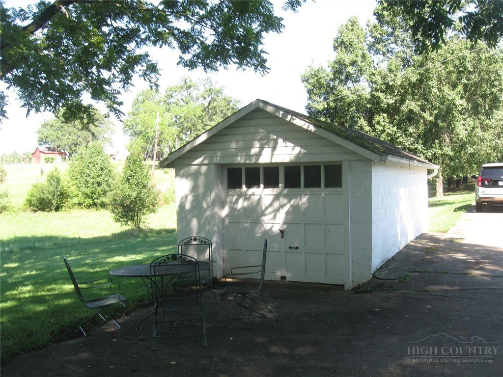 Image number 8 for the current listing