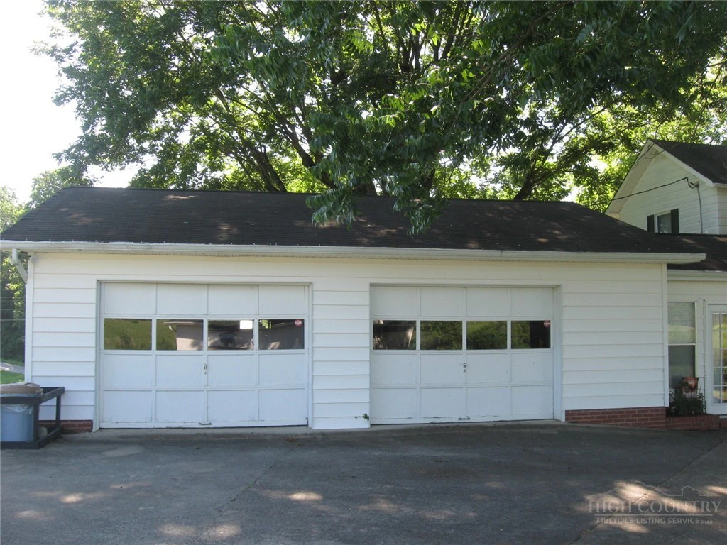 Image number 9 for the current listing