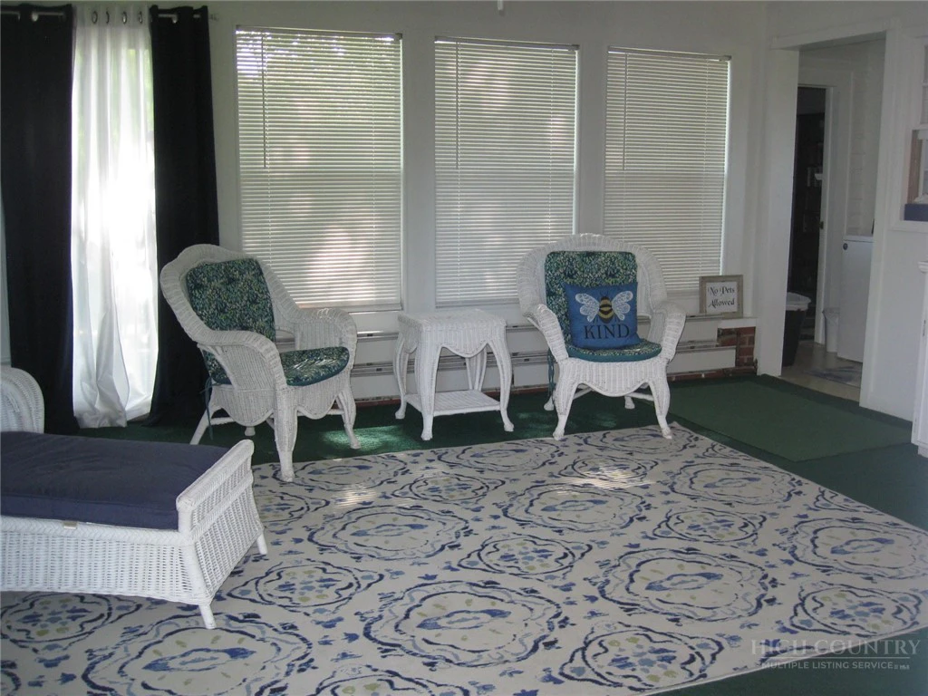 Image number 10 for the current listing