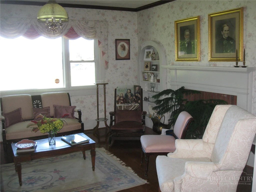 Image number 15 for the current listing
