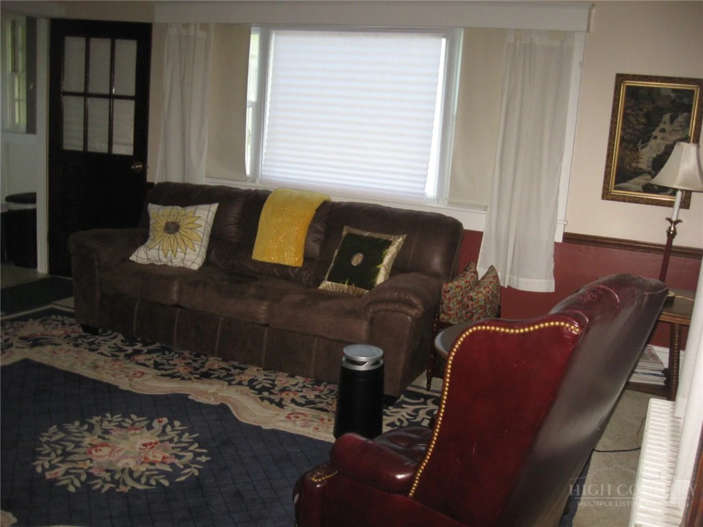 Image number 16 for the current listing