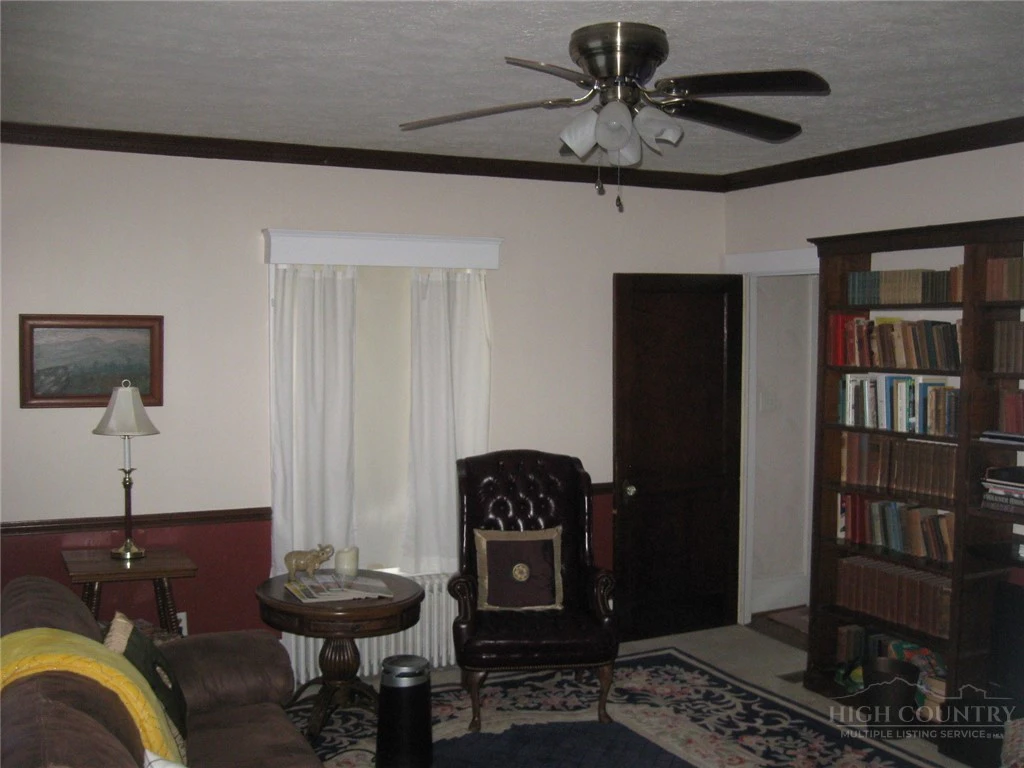 Image number 17 for the current listing