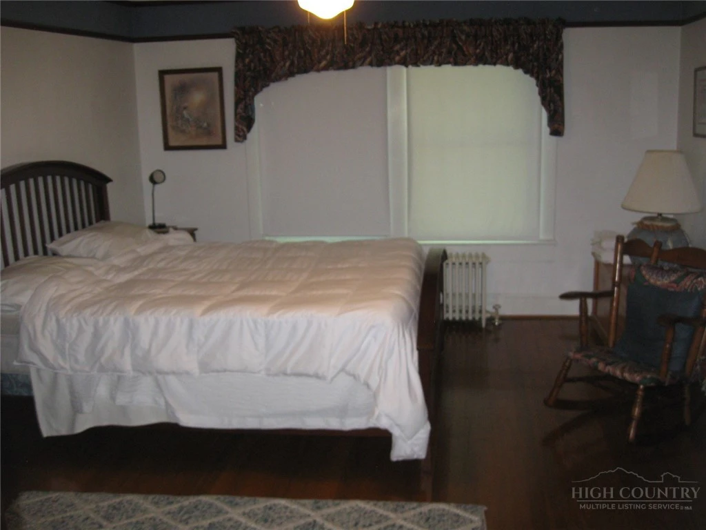 Image number 21 for the current listing
