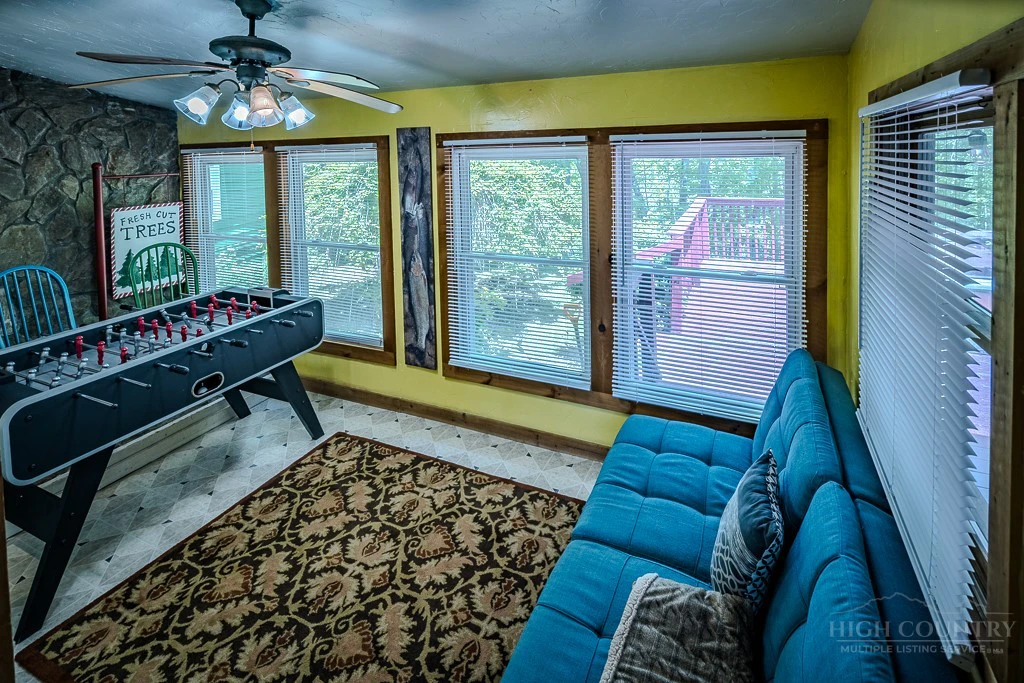 Image number 20 for the current listing