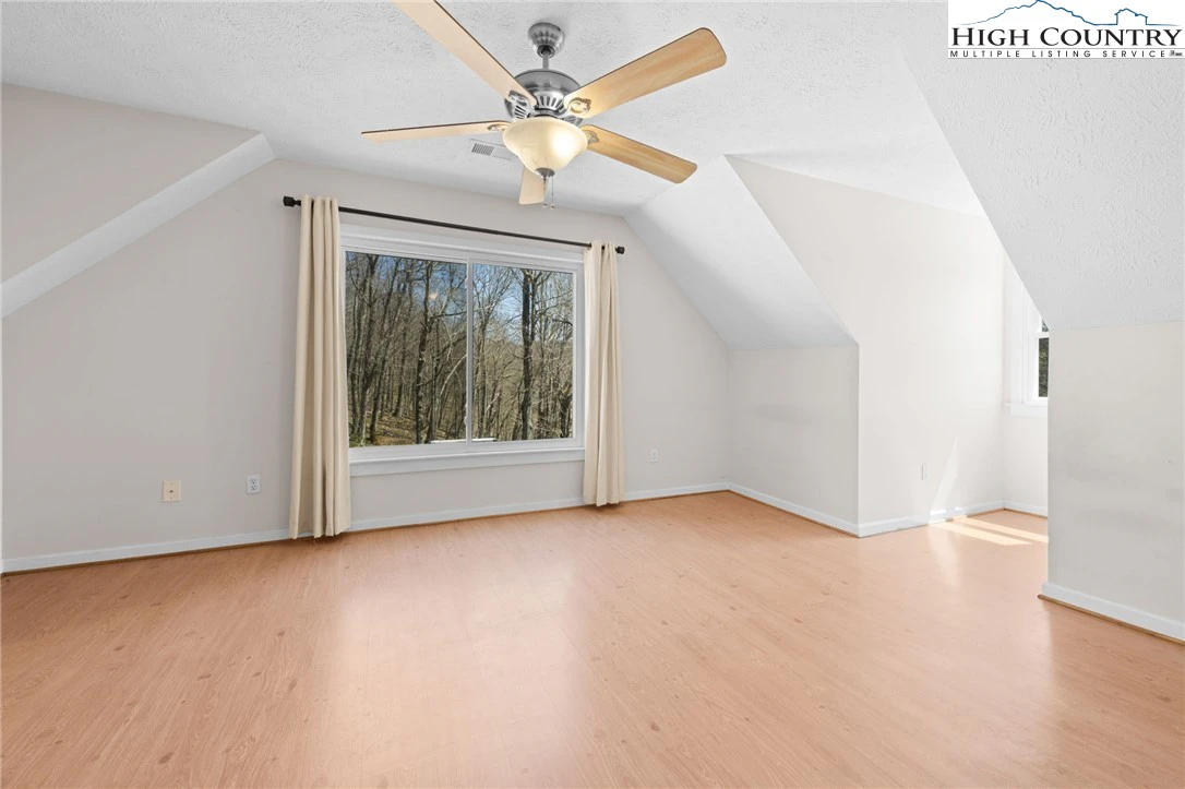 Image number 9 for the current listing