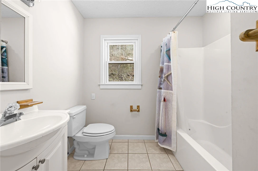 Image number 11 for the current listing