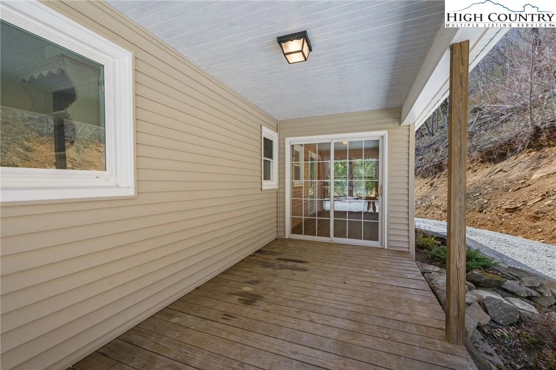 Image number 17 for the current listing