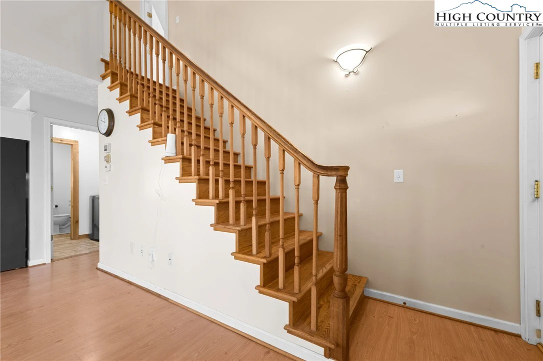 Image number 5 for the current listing