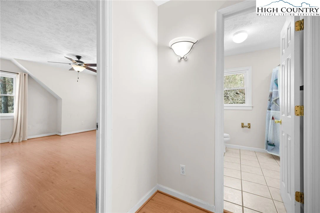 Image number 6 for the current listing