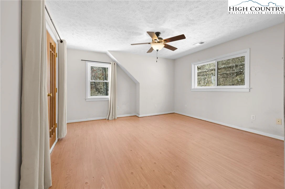Image number 7 for the current listing