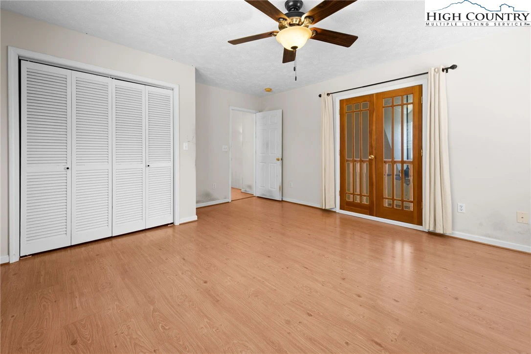 Image number 8 for the current listing