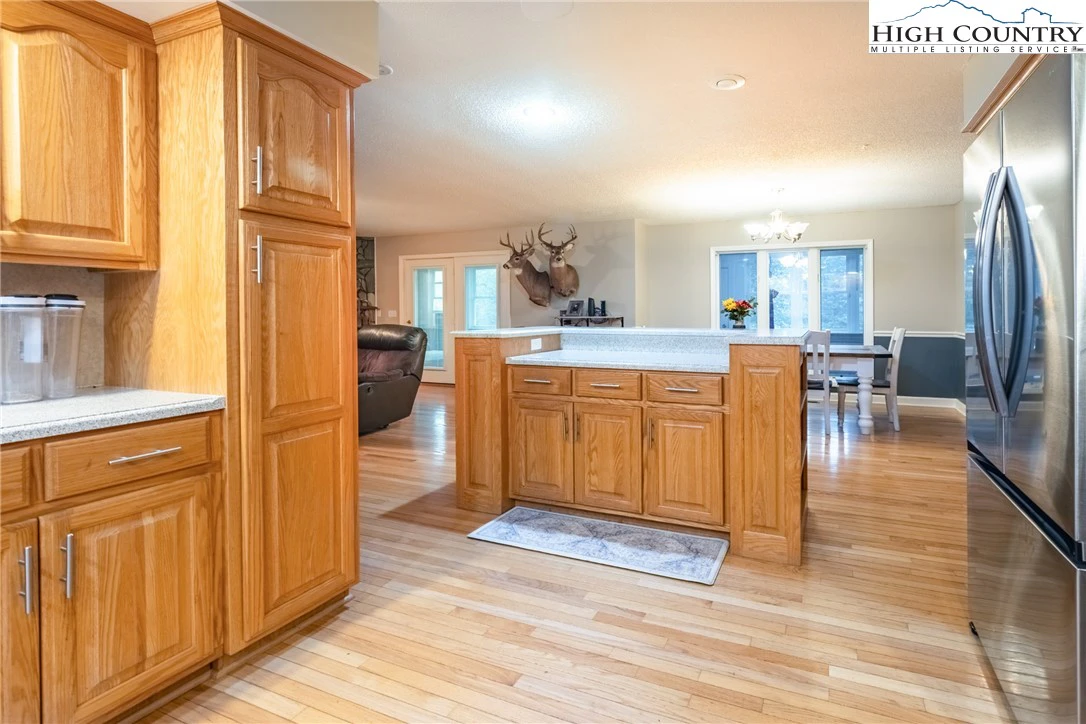 Image number 4 for the current listing