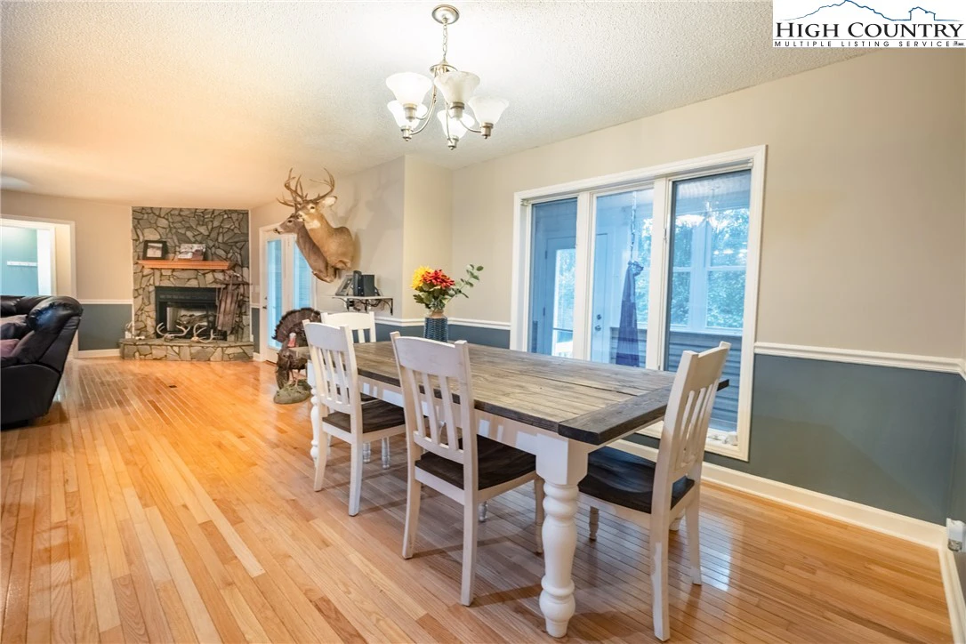 Image number 5 for the current listing