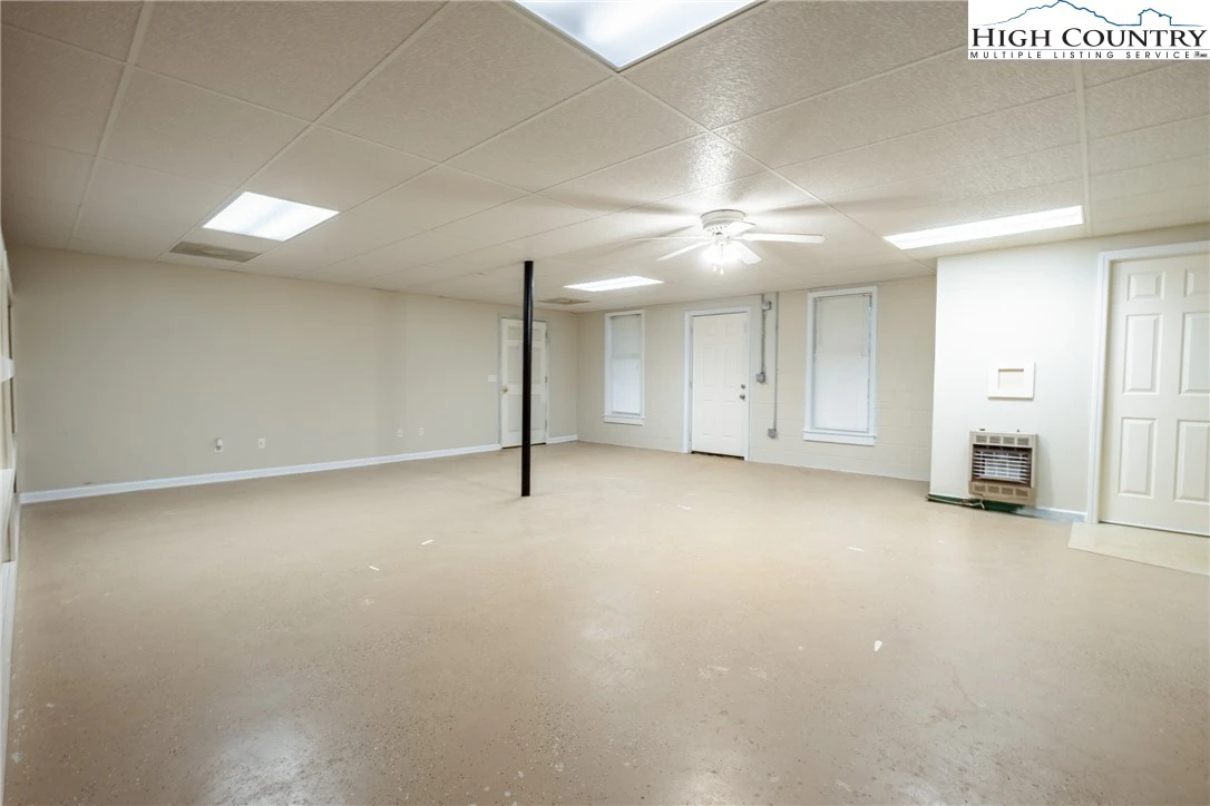 Image number 18 for the current listing