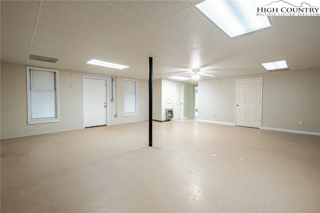 Image number 19 for the current listing