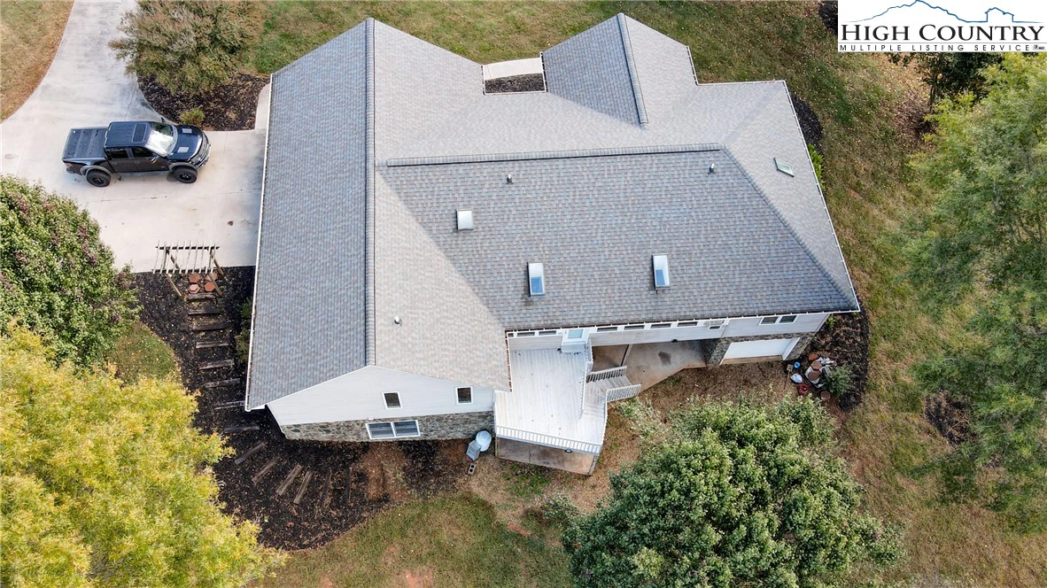 Image number 21 for the current listing
